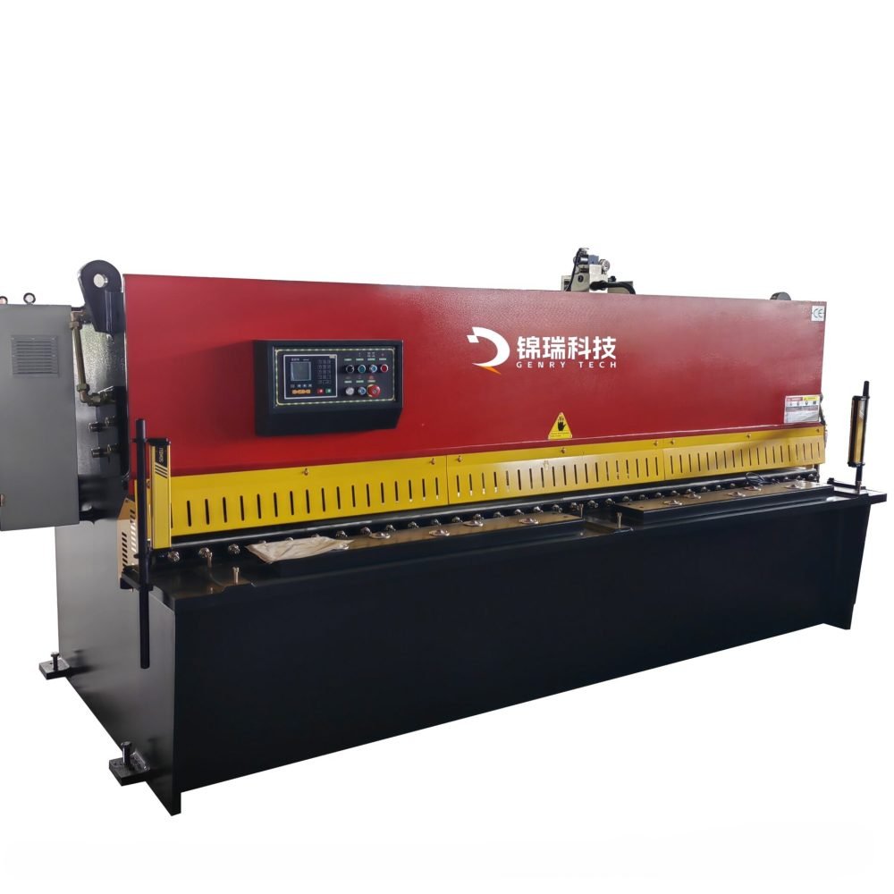 Hydraulic guillotine shearing machine for metal sheet